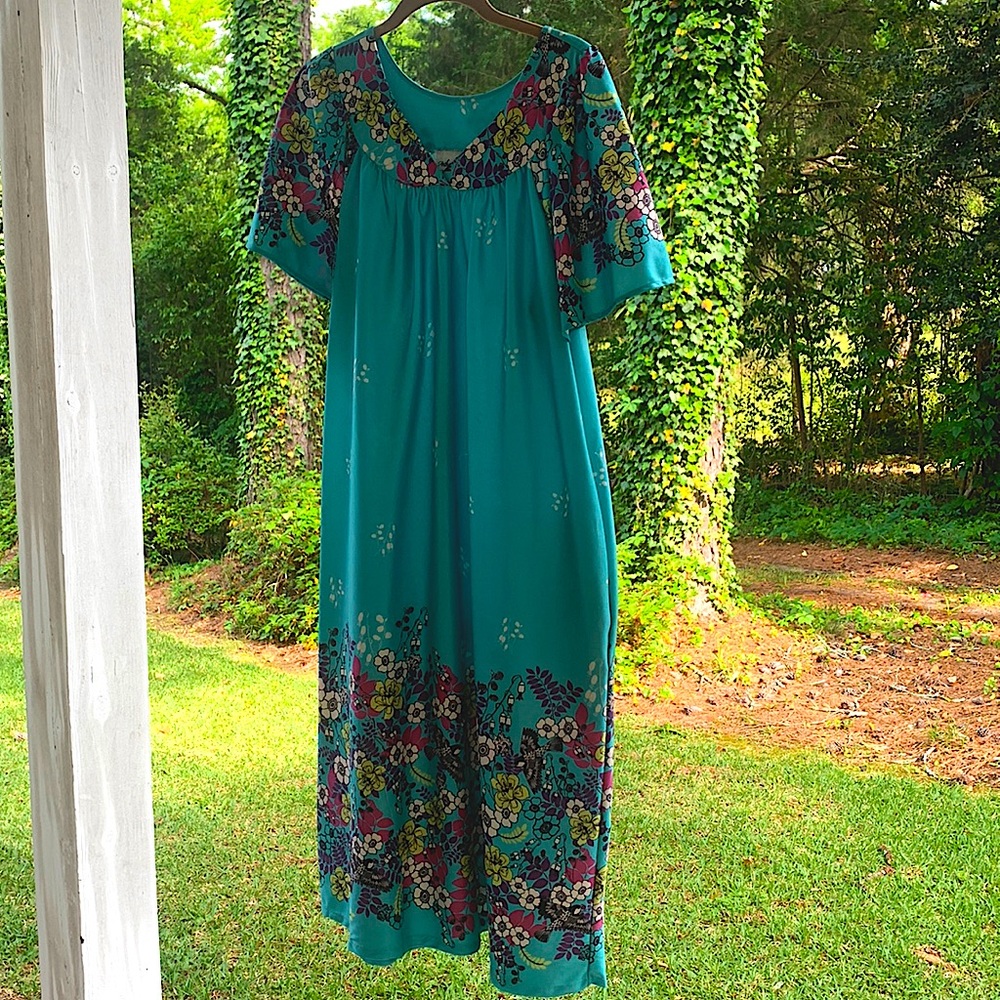 Anthony Richards night gown
